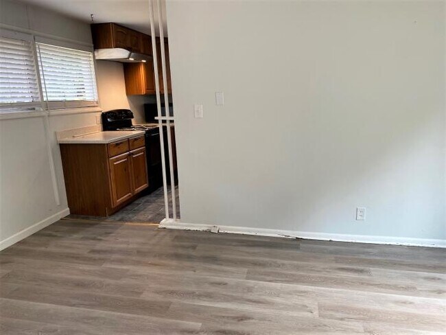 Building Photo - 2 bedroom in Seattle WA 98125