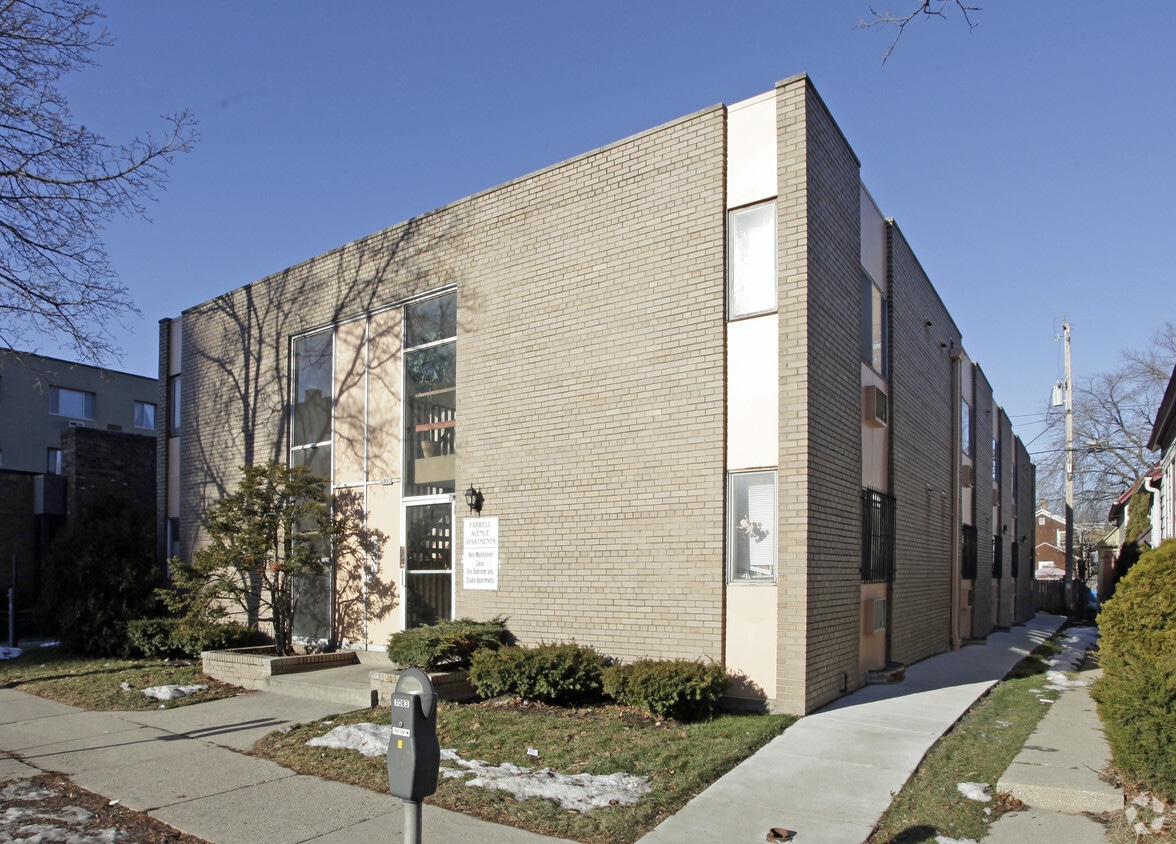 Building Photo - 1557 N Farwell Ave