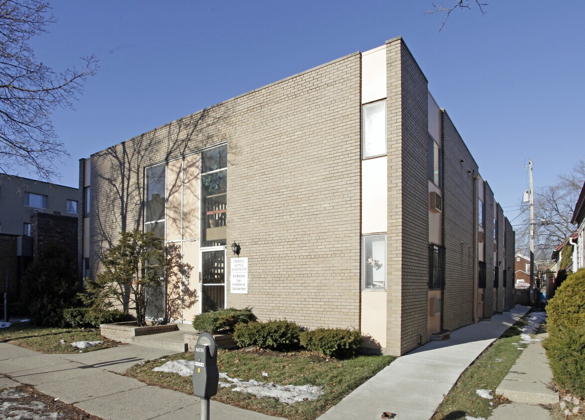Foto del edificio - 1557 N Farwell Ave