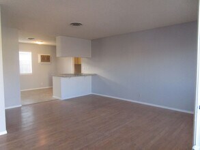 Building Photo - 632 Commercial Ave