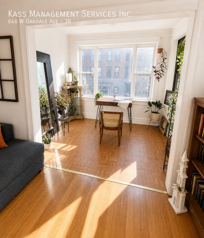 Foto del edificio - 646 W Oakdale Ave