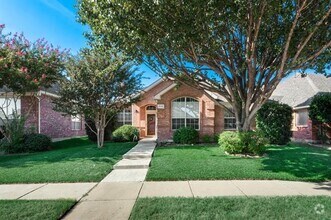 Building Photo - 1533 Broadmoor Dr