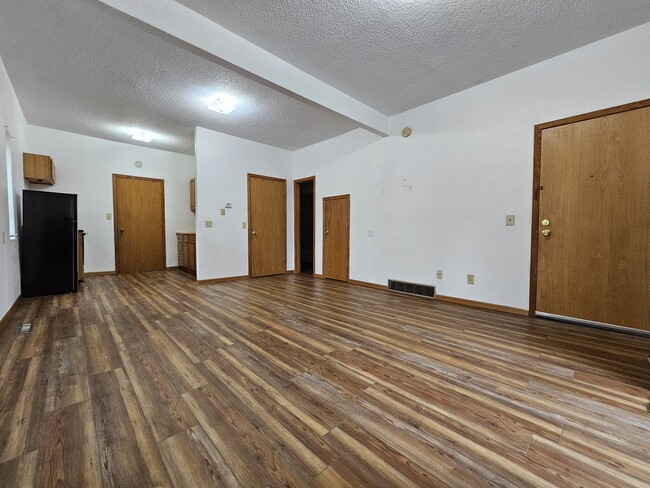 Building Photo - 819 4th Ave W