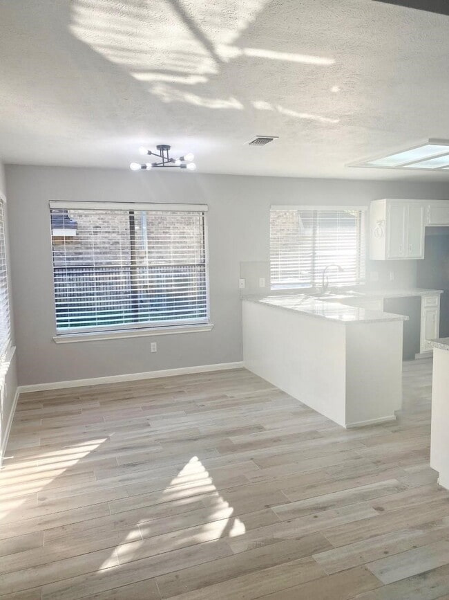 Building Photo - 2338 Brookdale Dr