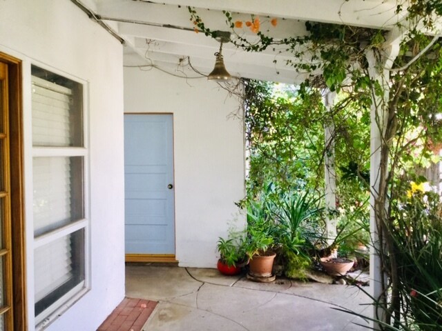 Entrance - 1513 Walnut Ave