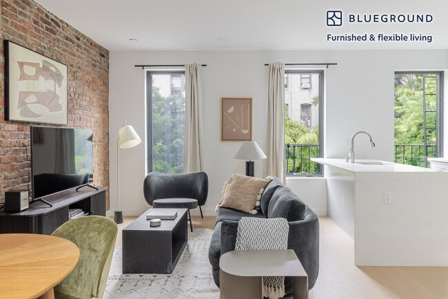 Building Photo - 227 S 4th St