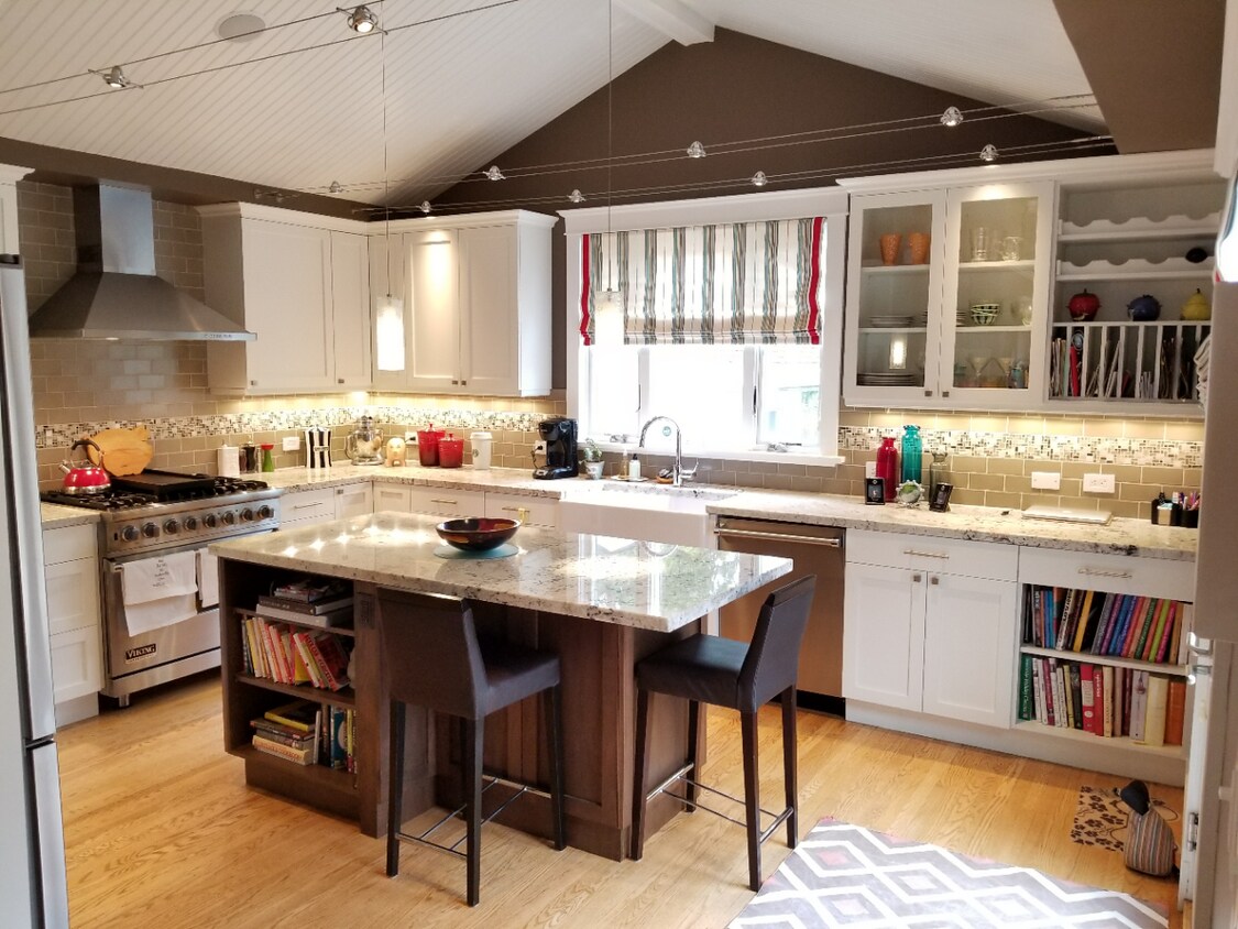 Foto principal - Gorgeous 2 Bed 1 Bath single Family Home I...