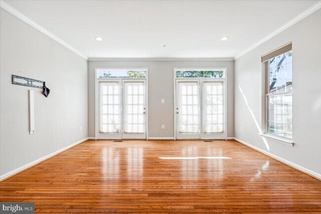 Foto del edificio - 2442 Rippling Brook Rd