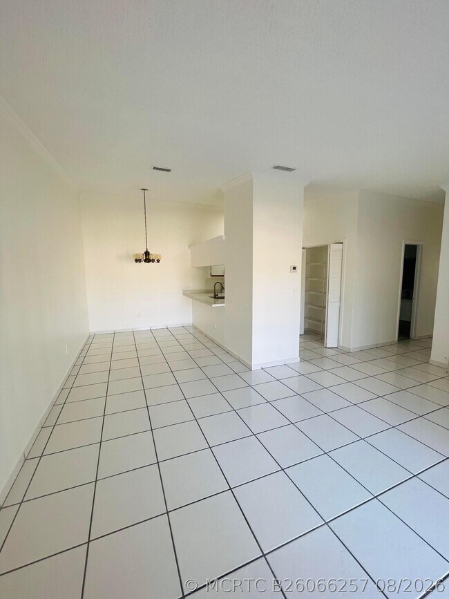 Foto del edificio - 18340 Mediterranean Blvd
