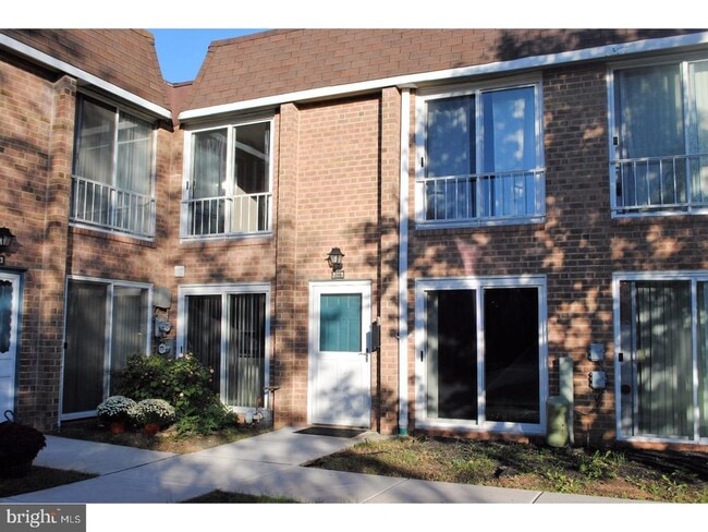 Building Photo - 316 Valley Forge Ct