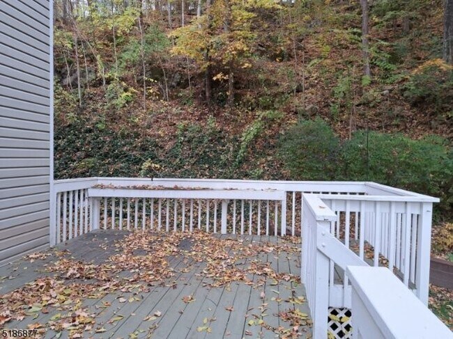 Building Photo - 45 Shady Ln