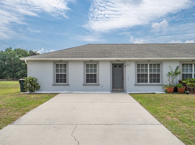 Building Photo - MOVE IN SPECIAL- Spacious 3/2 Duplex in St. Cloud Located Close to Lakefront