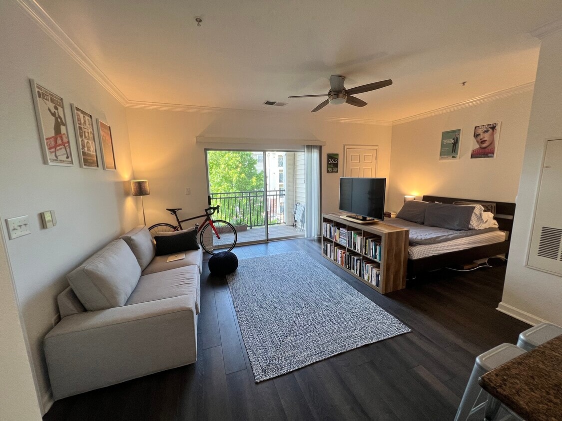 Primary Photo - 12901 Centre Park Cir
