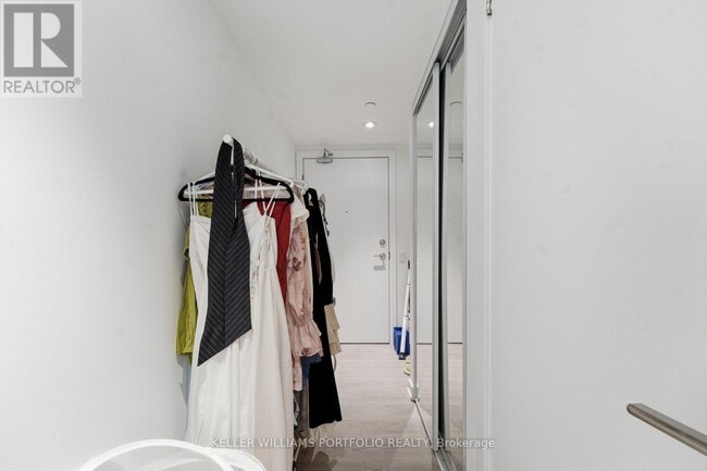 Building Photo - 8 Wellesley St W