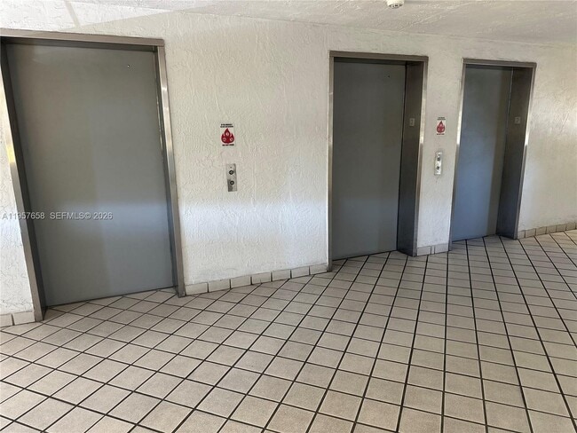 Foto del edificio - 11800 SW 18th St