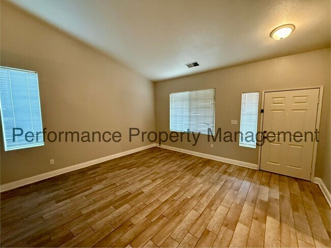 Building Photo - Stunning 4 Bed/2 Bath NW Bakersfield Home w/ Solar & $0 Deposit Option