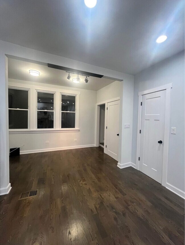 Foto del edificio - 5212 S Lorel Ave