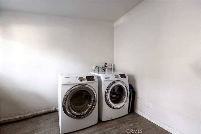 Foto del edificio - 16938 Hartland St