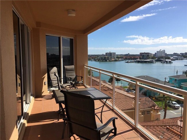 Foto del edificio - 501 Mandalay Ave