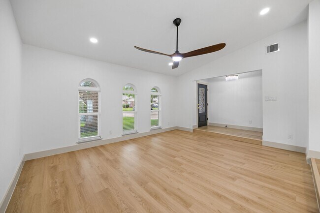 Building Photo - 2010 Quail Valley E Dr
