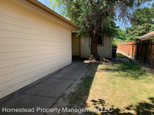 Foto del edificio - 522-524 Southgate Dr S