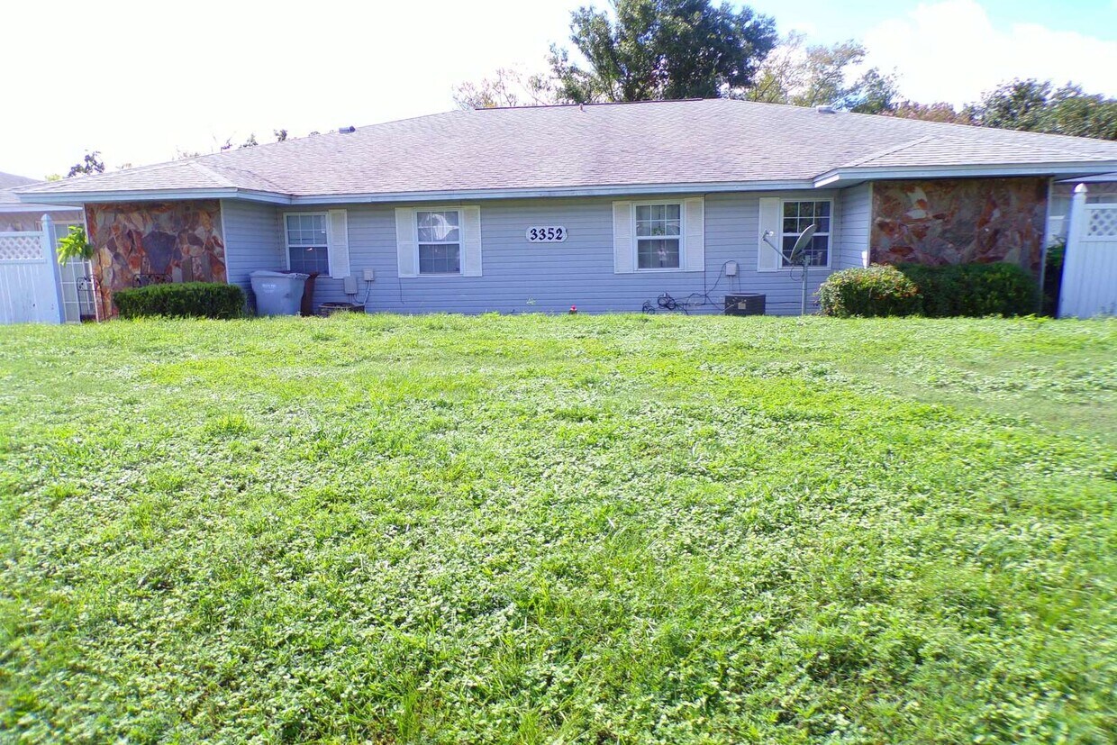 Foto principal - Spacious Vinyl-Sided 2BR Apartment with Open Layout, Private Patio, and Pet-Friendly Options – Av...