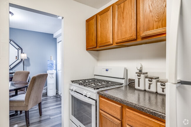 2 habitaciones, 2 baños, 1050 pies cuadrados, cocina - Strathmore House Apartments