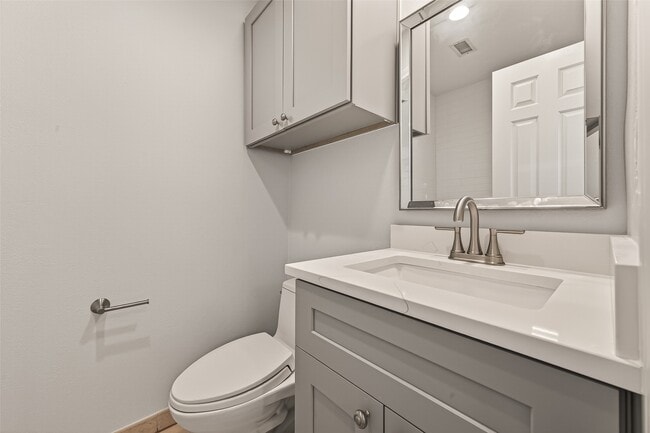 Building Photo - 16 Town Oaks Pl