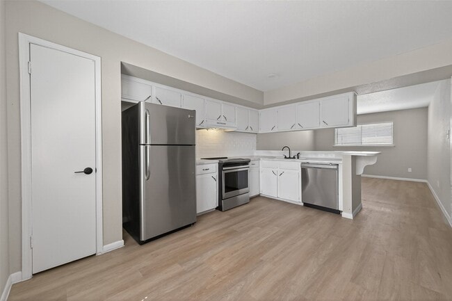 Photo - 427 Hollyvale Dr Apartment