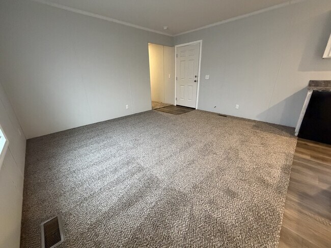 Foto del edificio - 15353 Dominique Dr