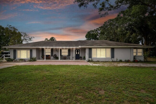 Foto del edificio - 907 Crenshaw Lake Rd