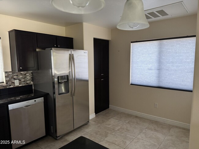 Foto del edificio - 15380 N 100th St