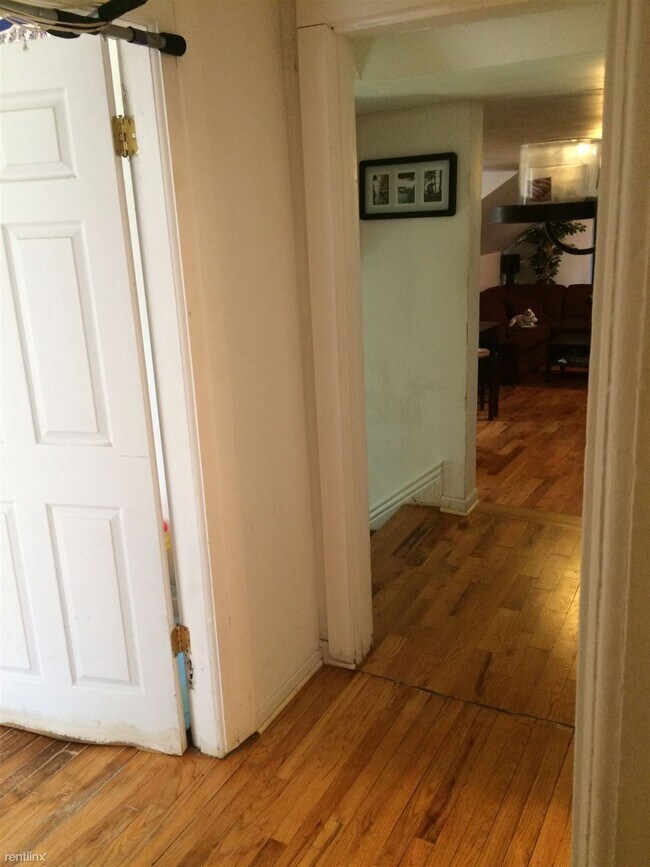 Building Photo - 2 br, 1 bath  - 470 Hawkins St