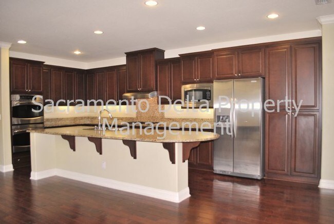 Building Photo - Beautiful West Roseville Home with Solar!