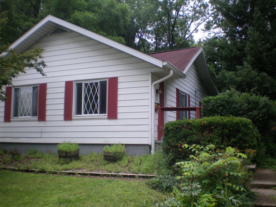 Foto principal - 1502 E University St
