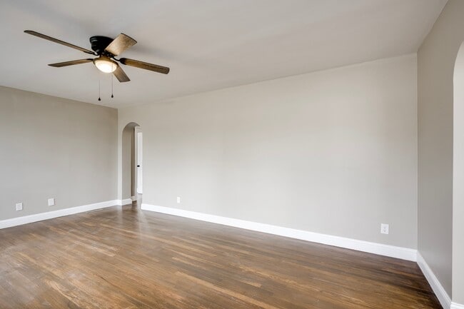 Foto del edificio - 205 Hampton Ave