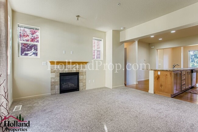 Foto del edificio - Lovely 3-Level Townhouse in great Hillsbor...