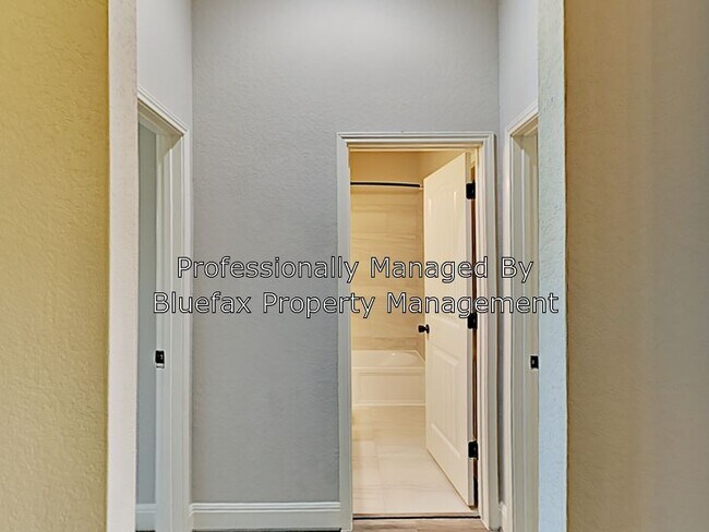 Building Photo - 13910 Tribeca
