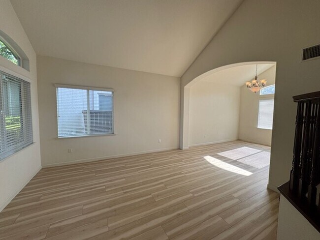 Building Photo - Beautiful 4 bedroom with loft in Anatolia!