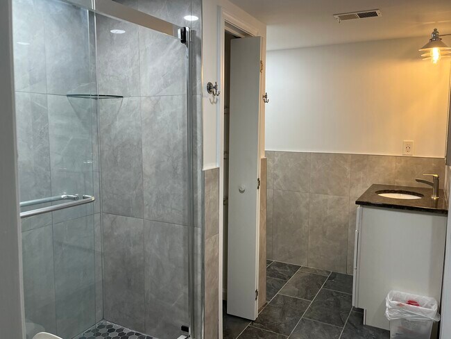 Bathroom View 2 - 35 Blackland Ct W