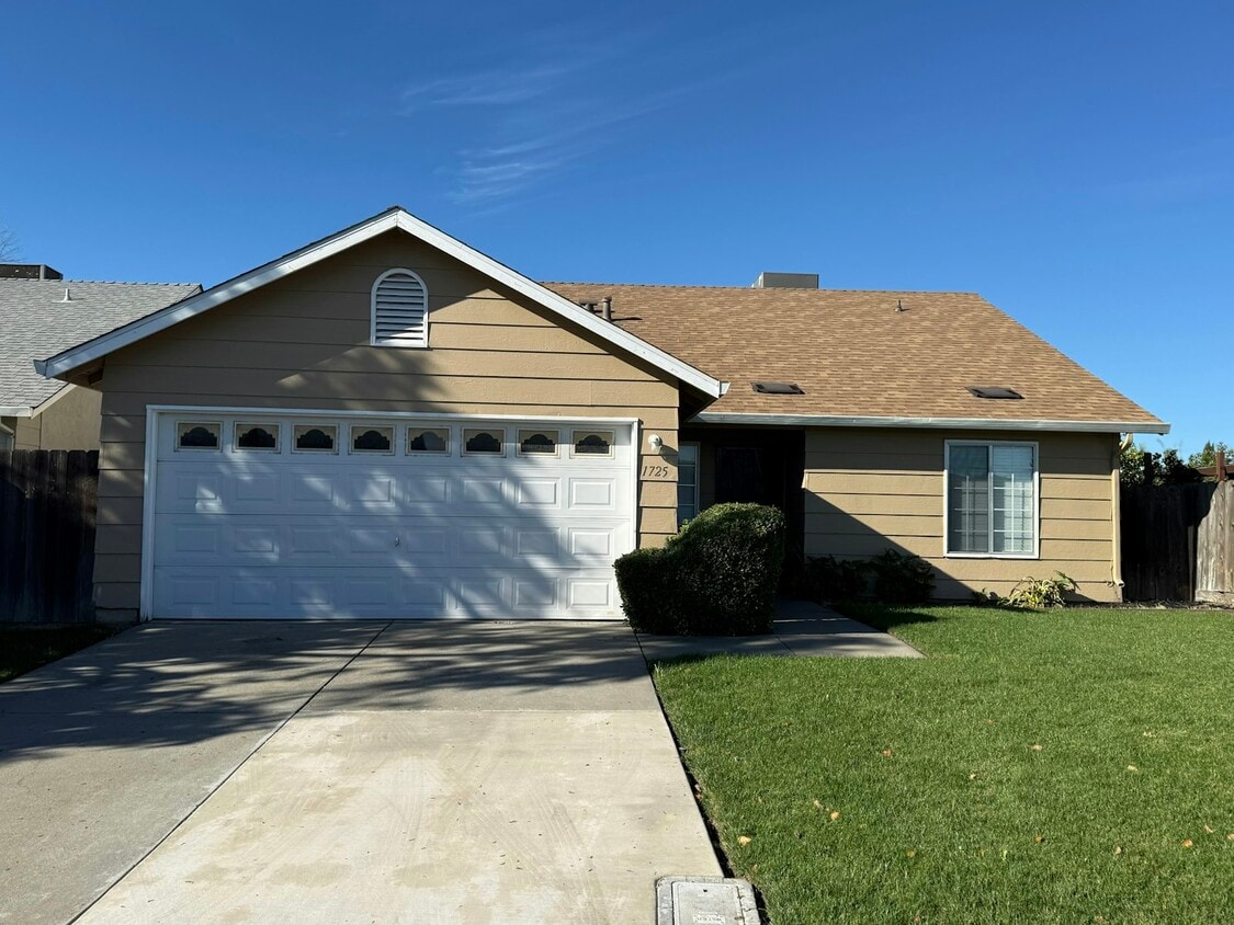 Foto principal - 1725 S Sacramento St