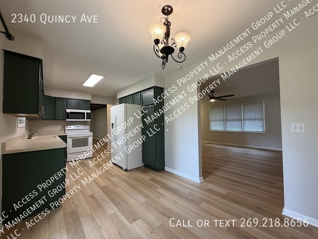 Building Photo - 2340 Quincy Ave