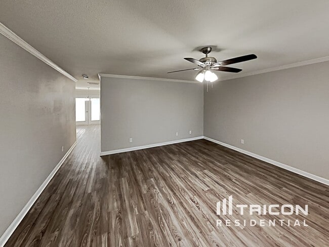 Building Photo - 306 Walnut Crossing Dr