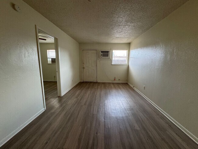 Building Photo - 503 Sunset Ln