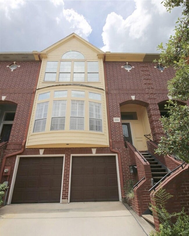 Building Photo - 2004 McDuffie St