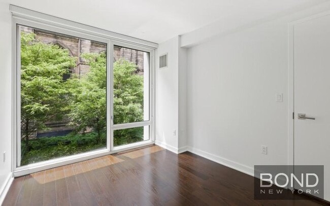 Building Photo - 400 W 113th St