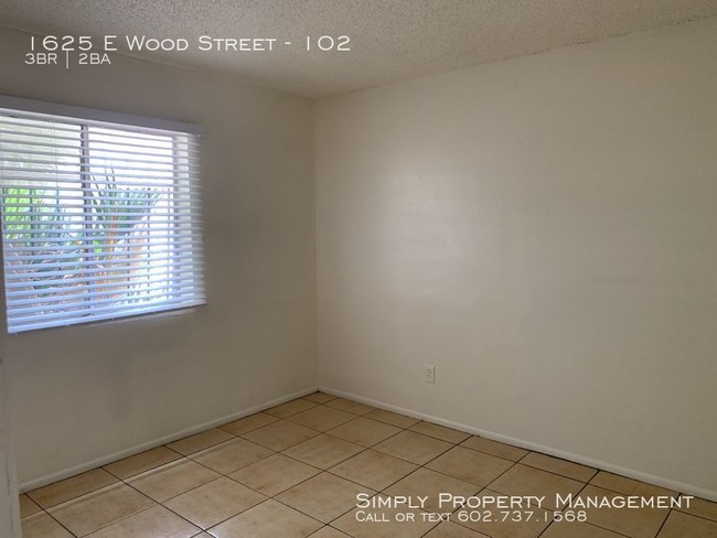 Building Photo - Lower level unit at 16th St and Broadway!