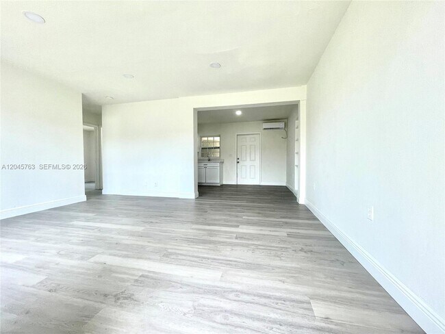 Foto del edificio - 1004 SW 24th Ave