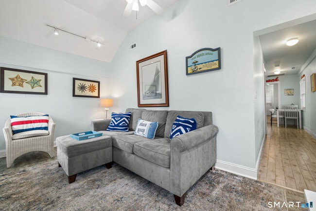 Building Photo - 108 College Pl