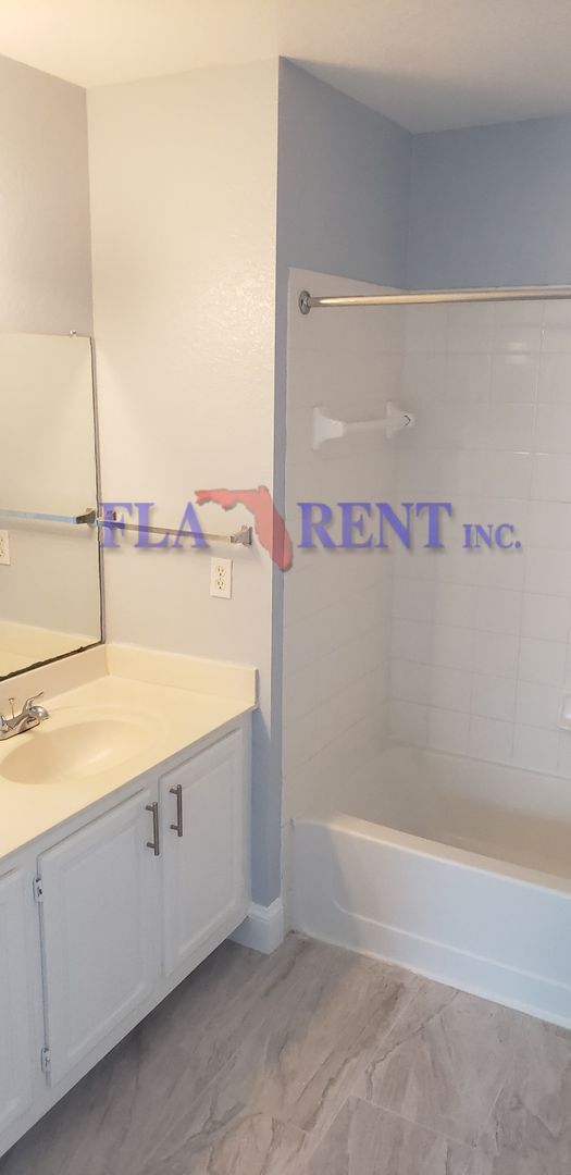 Foto del edificio - 4 BR / 3 FULL BATH (INCLUDES 2 MASTERS) 2 STORY (NEAR DISNEY!) GATED COMMUNITY WITH COMMUNITY POO...